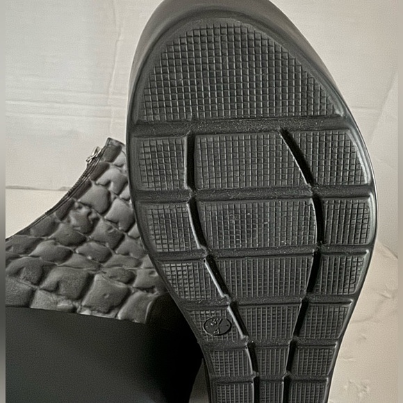 NWOT! Beautiful statement shoes by Papucei. Size 37. Gorgeous and comfortable! - Picture 9 of 12